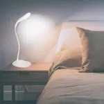 Lampara De Mesa Usb Velador Escritorio Luz Led Blanca